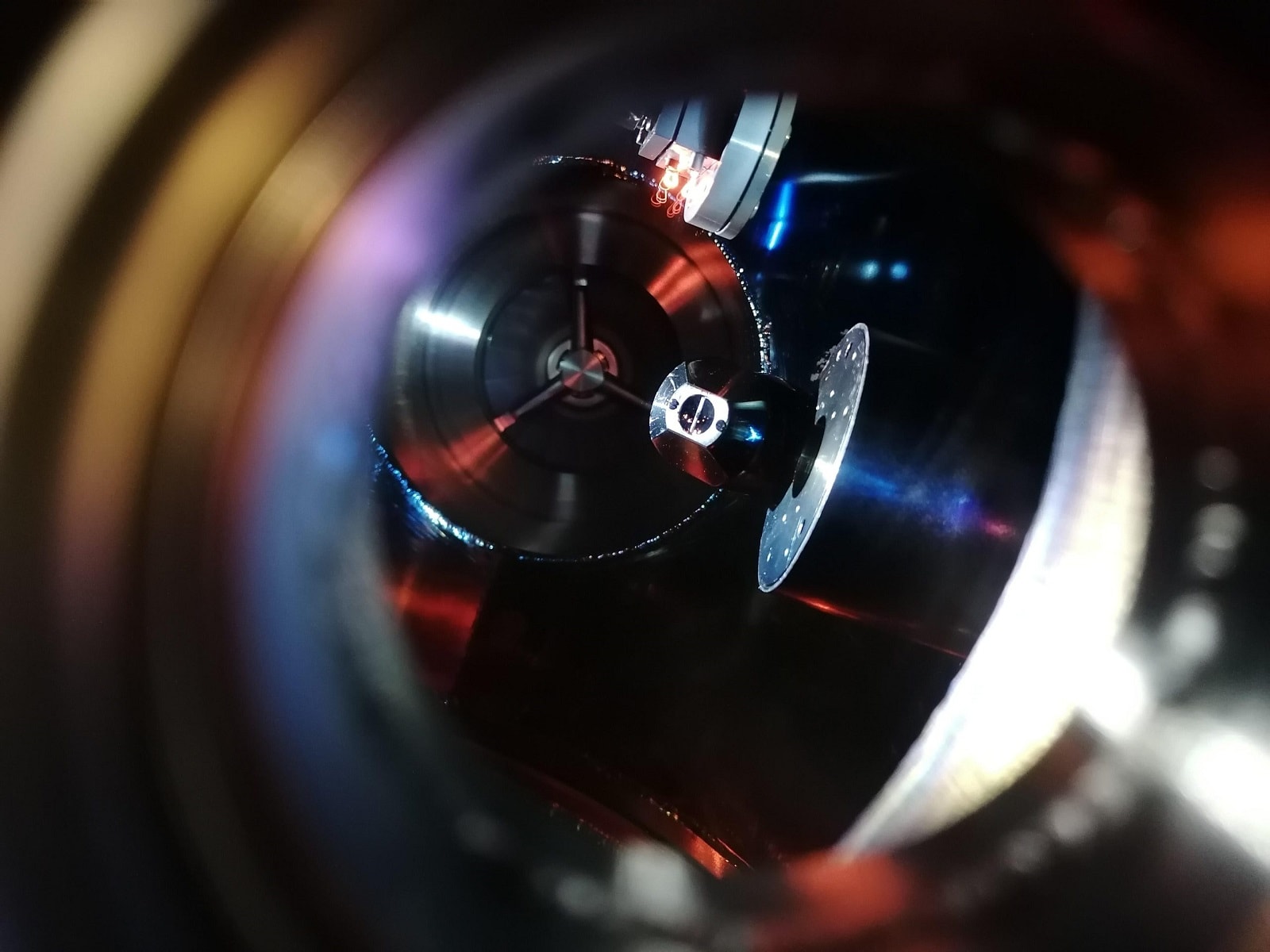 Magazynowanie energii ma nowy wymiar. Polacy wykorzystali konkretny związek