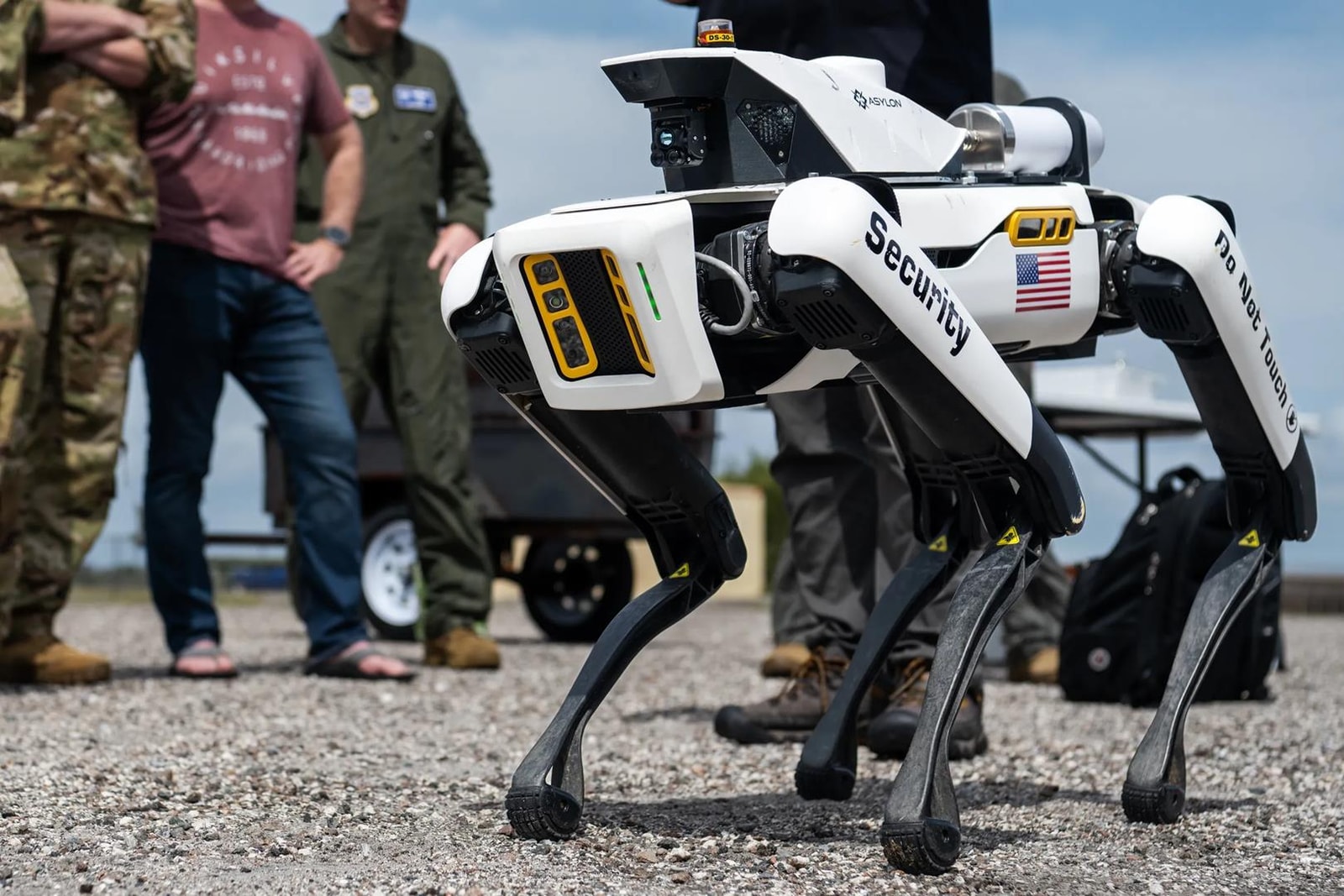 Ma cztery nogi i nie zawaha się ich użyć. Pierwszy robopies już na służbie USA