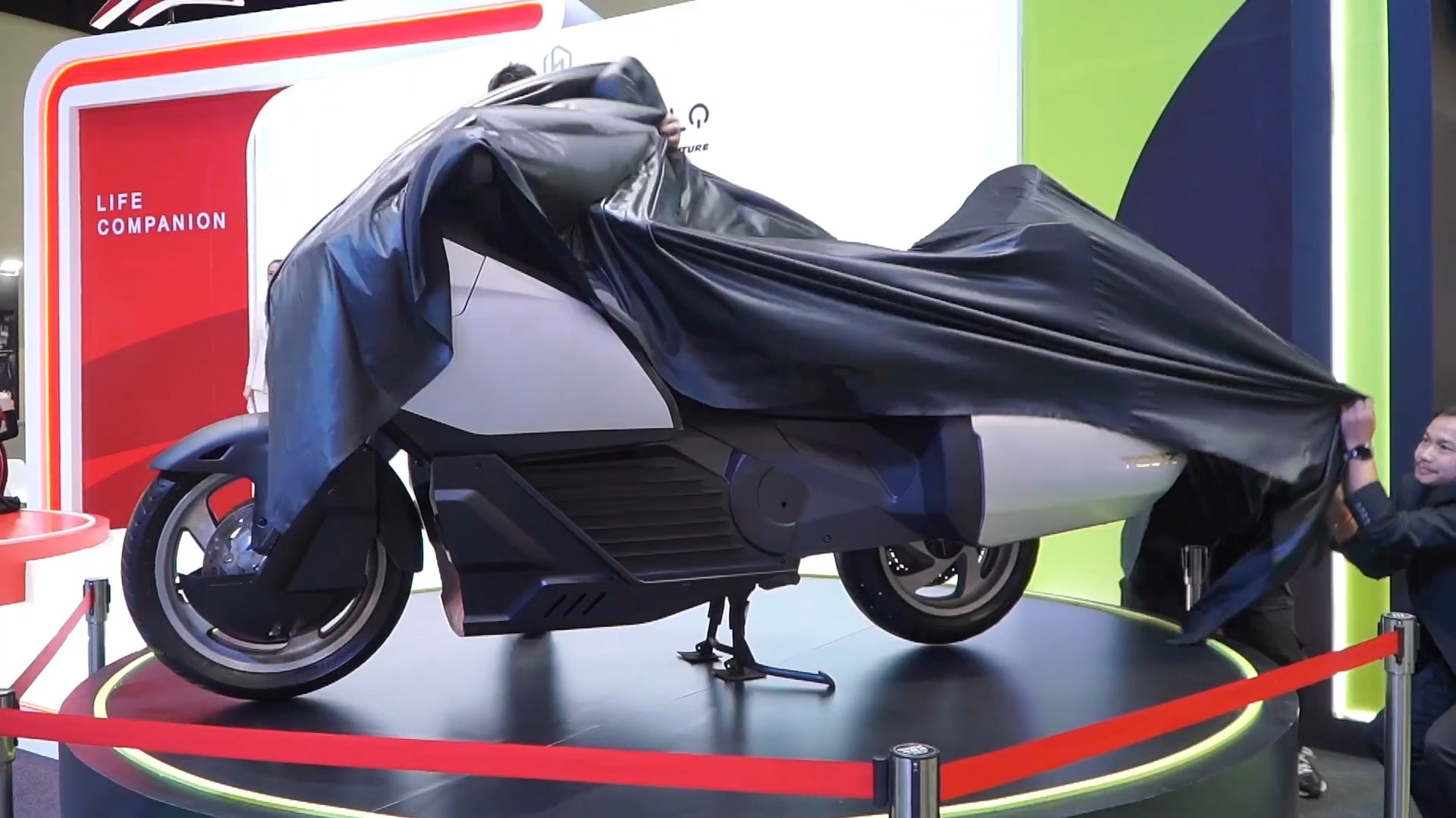 Z Gdańska do Zakopanego i jeszcze dalej. Największy elektryczny motocykl zachwyca zasięgiem