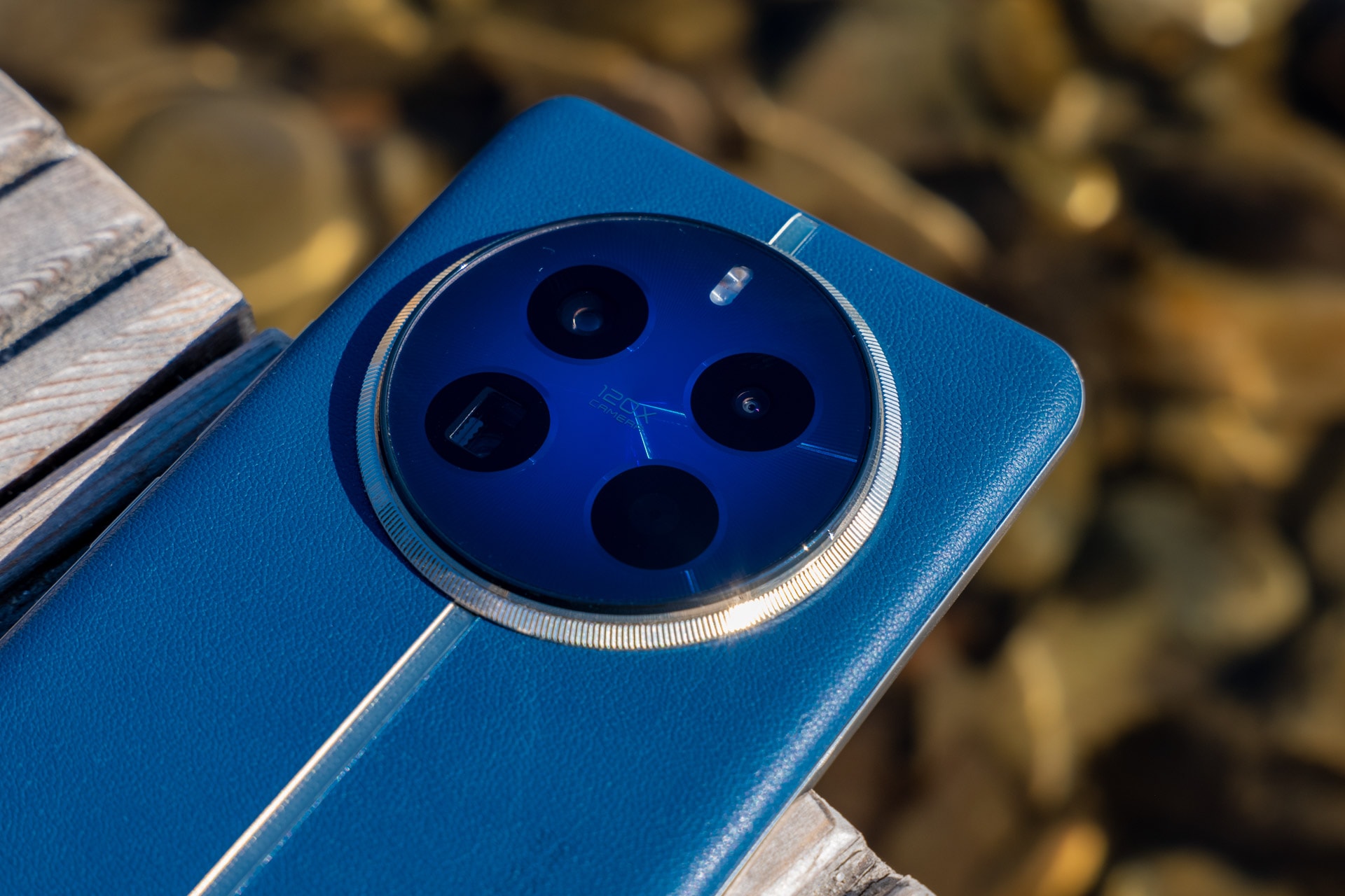 Trochę dziwny, ale ożywczo inny. Recenzja realme 12 Pro+