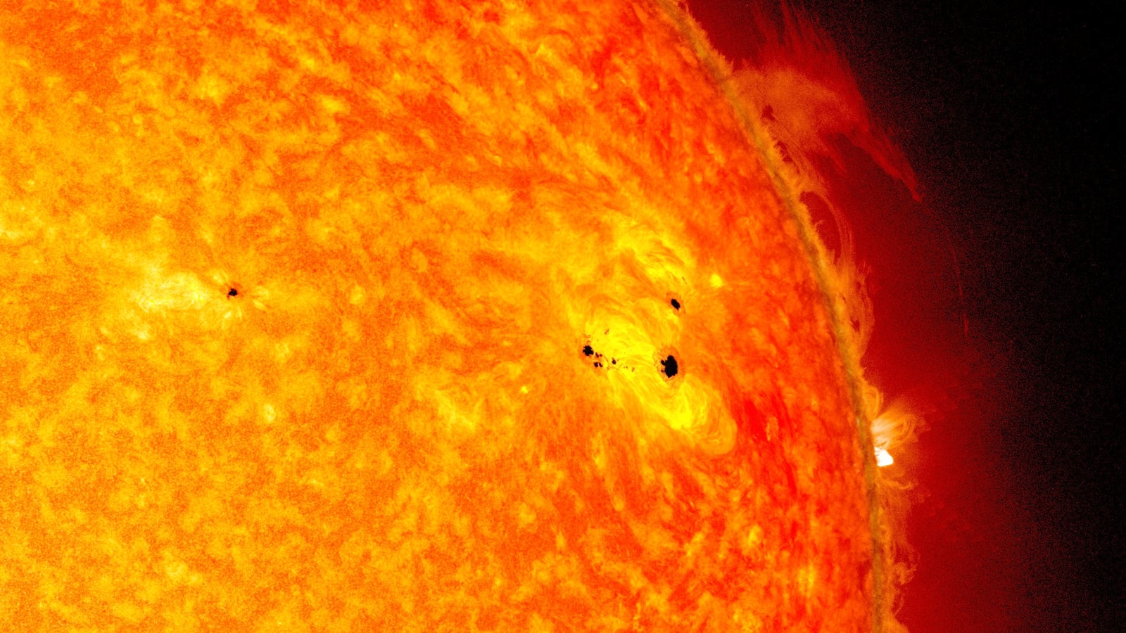 Amatorski astronom zauważył dziwne rozbłyski na Słońcu. Dwa dni później wydarzyło się coś strasznego