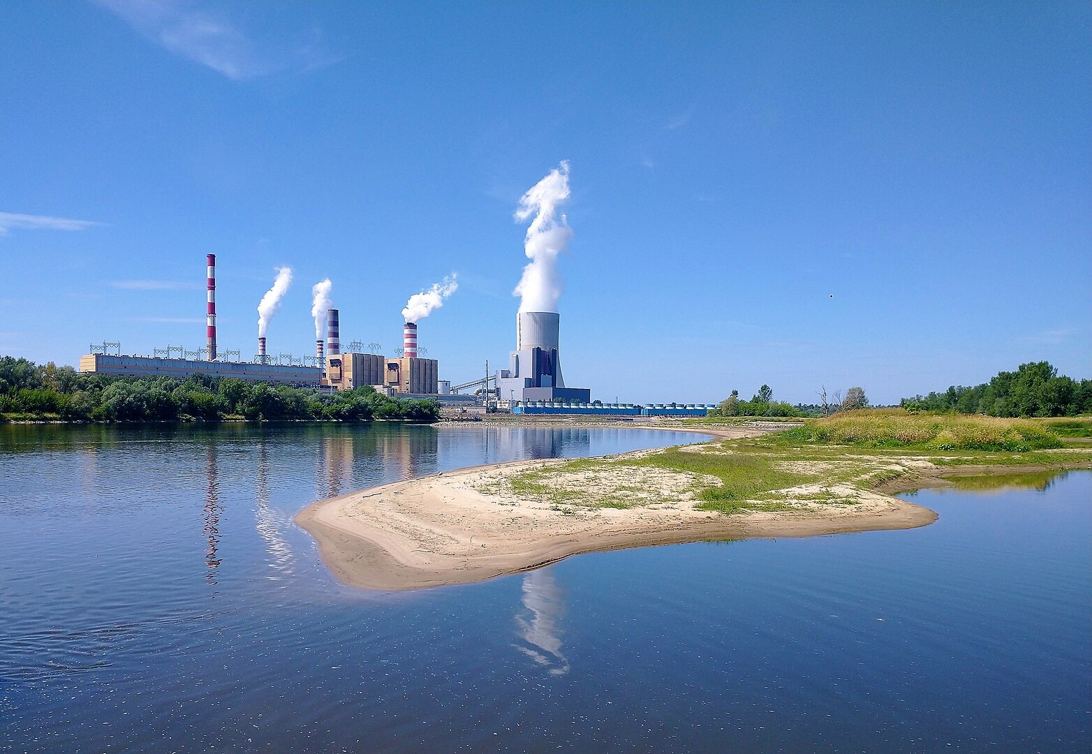 Zdjęcie poglądowe elektrowni Kozienice / źródło: MOs810, Wikimedia Commons, CC BY-SA 4.0
