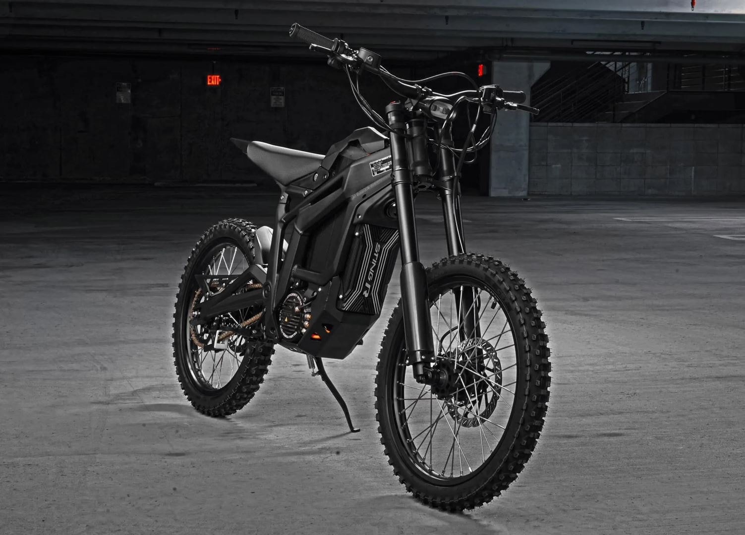 Ten jednoślad nie udaje. Daleko mu do roweru i dobrze to słyszeć