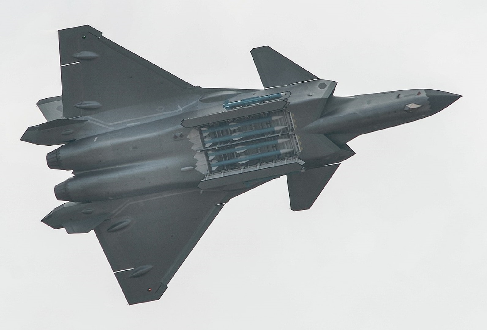 Zwiększona siła ognia dla myśliwców stealth, czyli jak Chiny ulepszyły pocisk PL-15