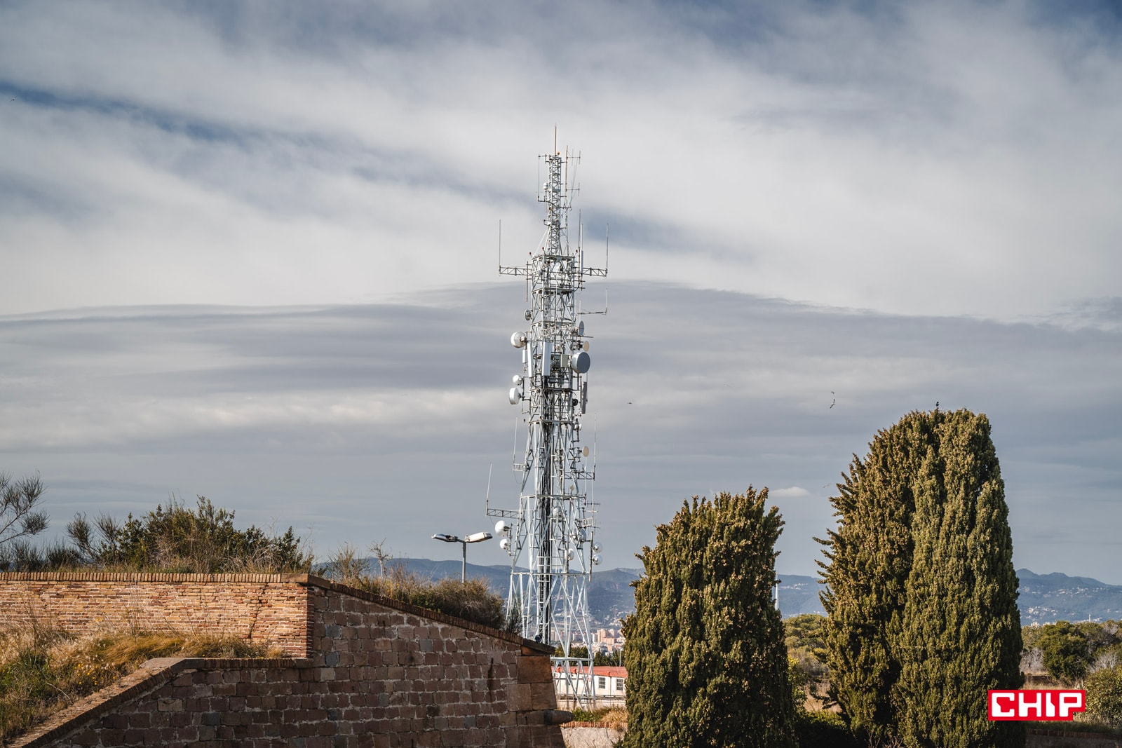 W 2025 rok jeden operator internetu mobilnego 5G wkracza z wyraźną przewagą wydajności