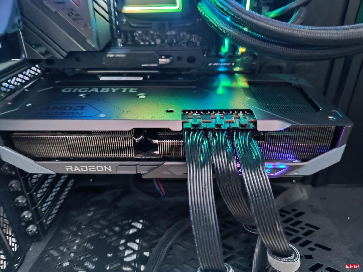 Użytkownik zawstydził AMD. Zmodyfikowany BIOS dla Radeon RX 9070 lepszy od wersji XT