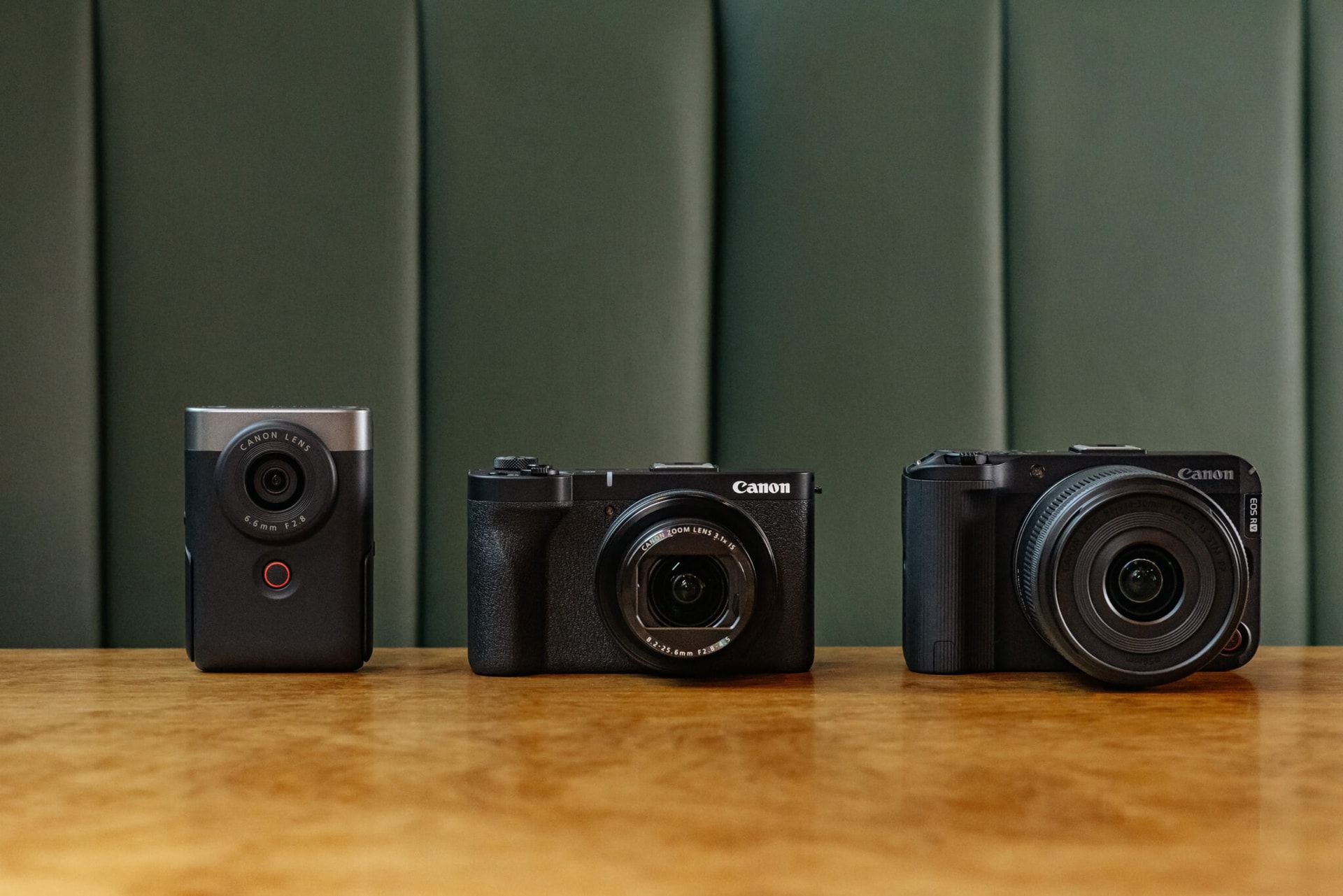 Canon na poważnie wkracza do świata vlogów – dwa nowe aparaty, dwa obiektywy