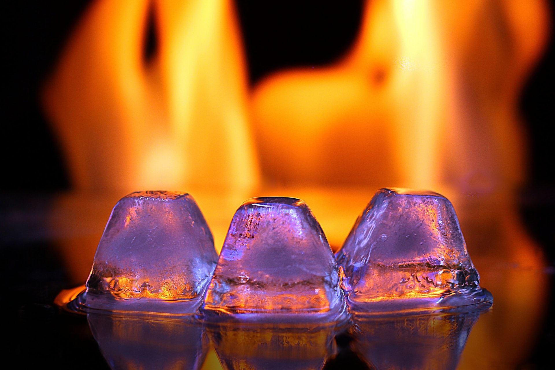 Niezwykłe połączenie ognia i lodu w świecie fizyki. Naukowcy dokonali niemożliwego