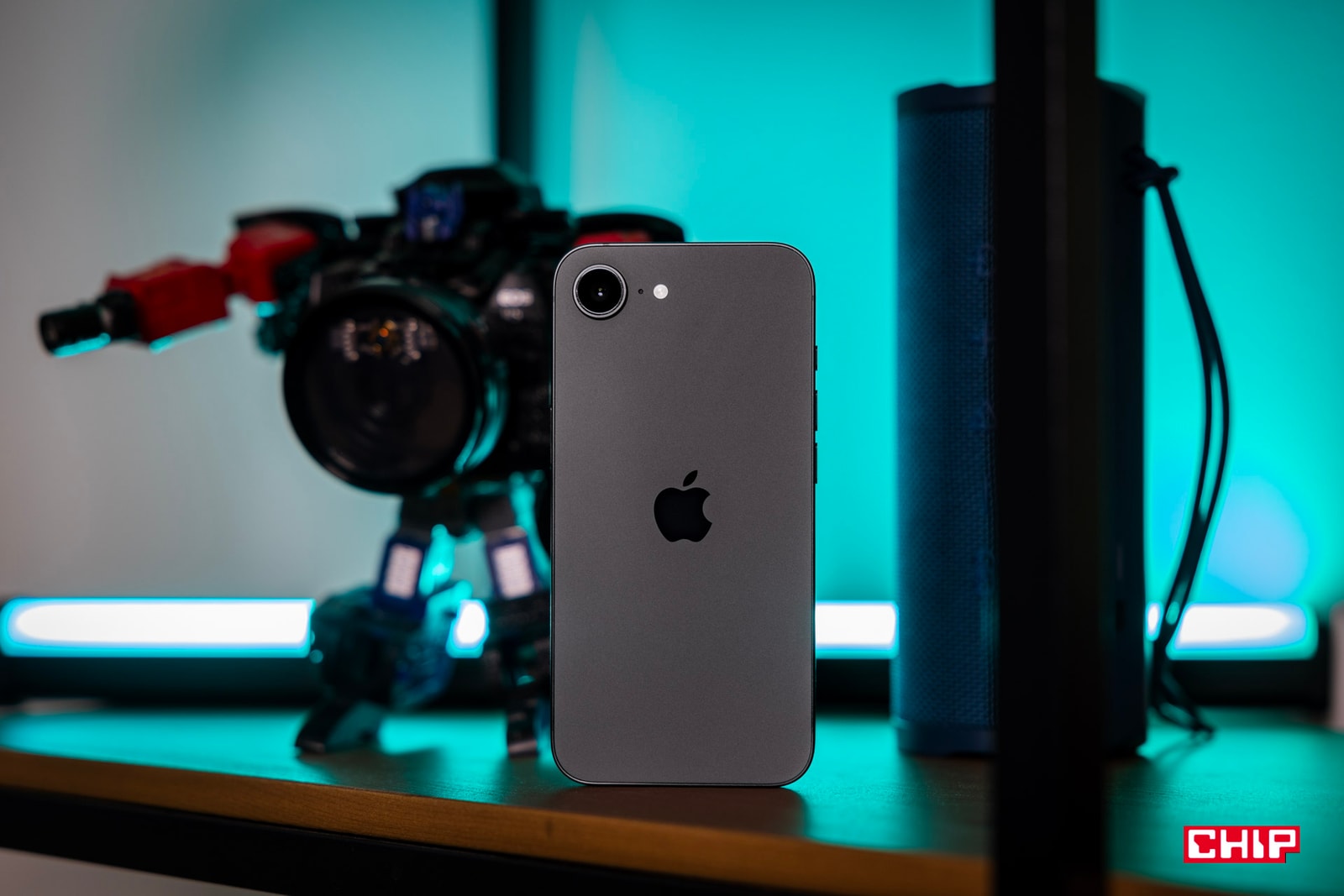 Test Apple iPhone 16e – e jak elektrośmieci? Nie do końca