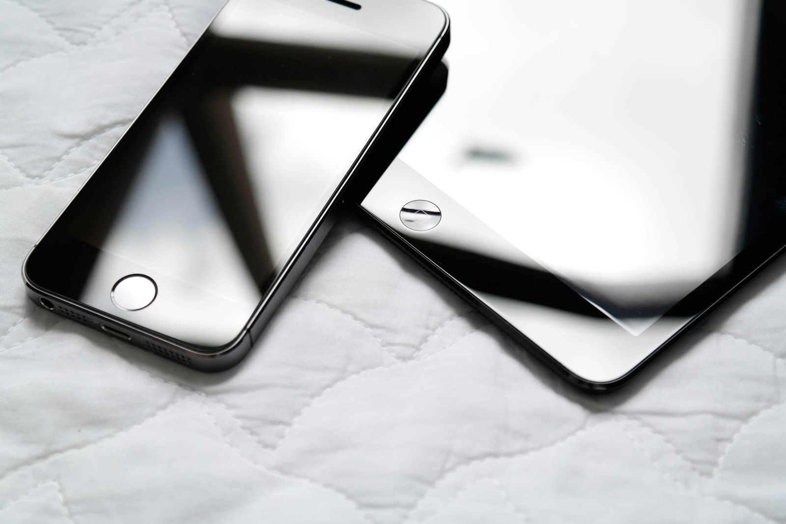 Nie wyrzucajcie jeszcze swojego starego iPhone’a. ChatGPT teraz też na nim zadziała