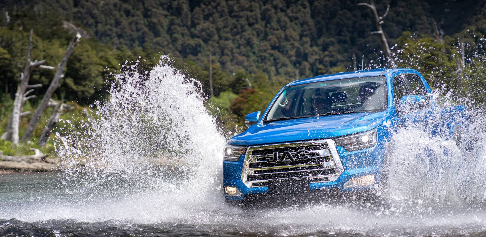 JAC T8 PRO chce podbić nasze serca. Oto pierwszy pickup chińskiego producenta w Polsce