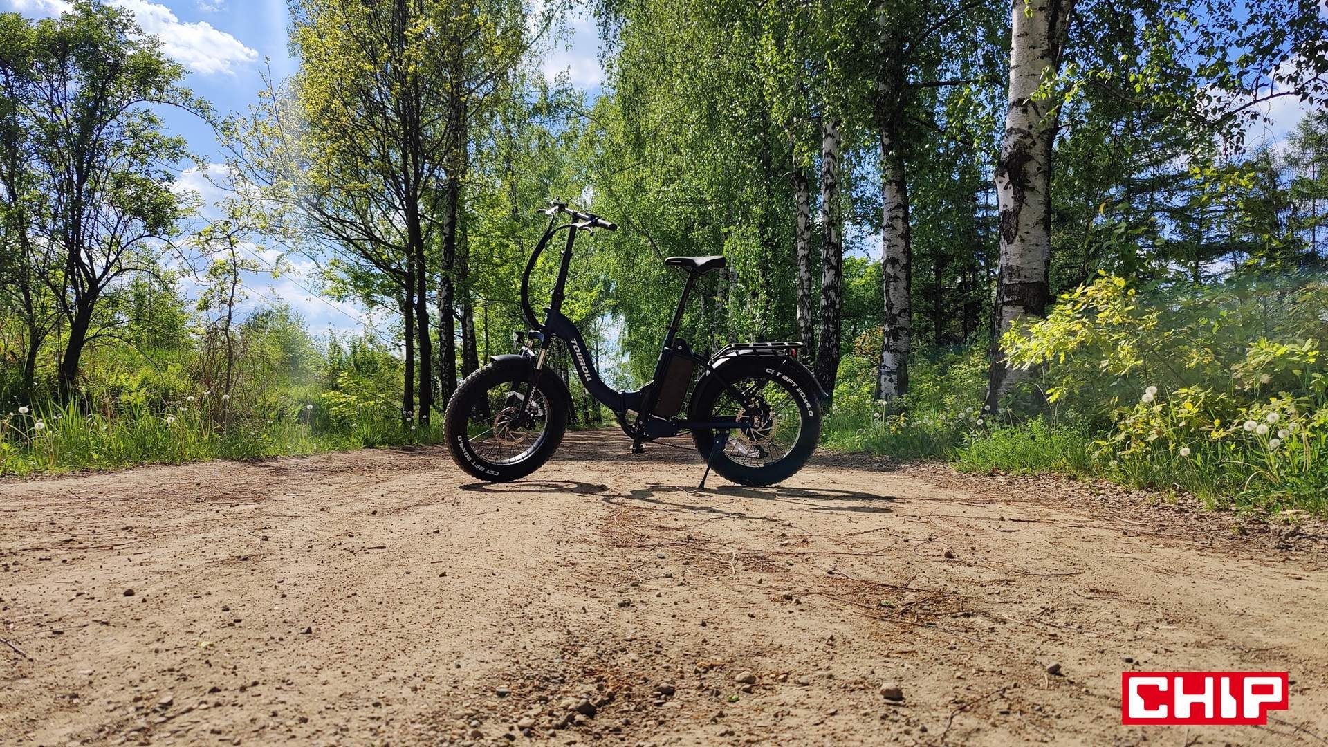 Elektryczny składak za rozsądne pieniądze. Touroll S2 pokazuje na co go stać