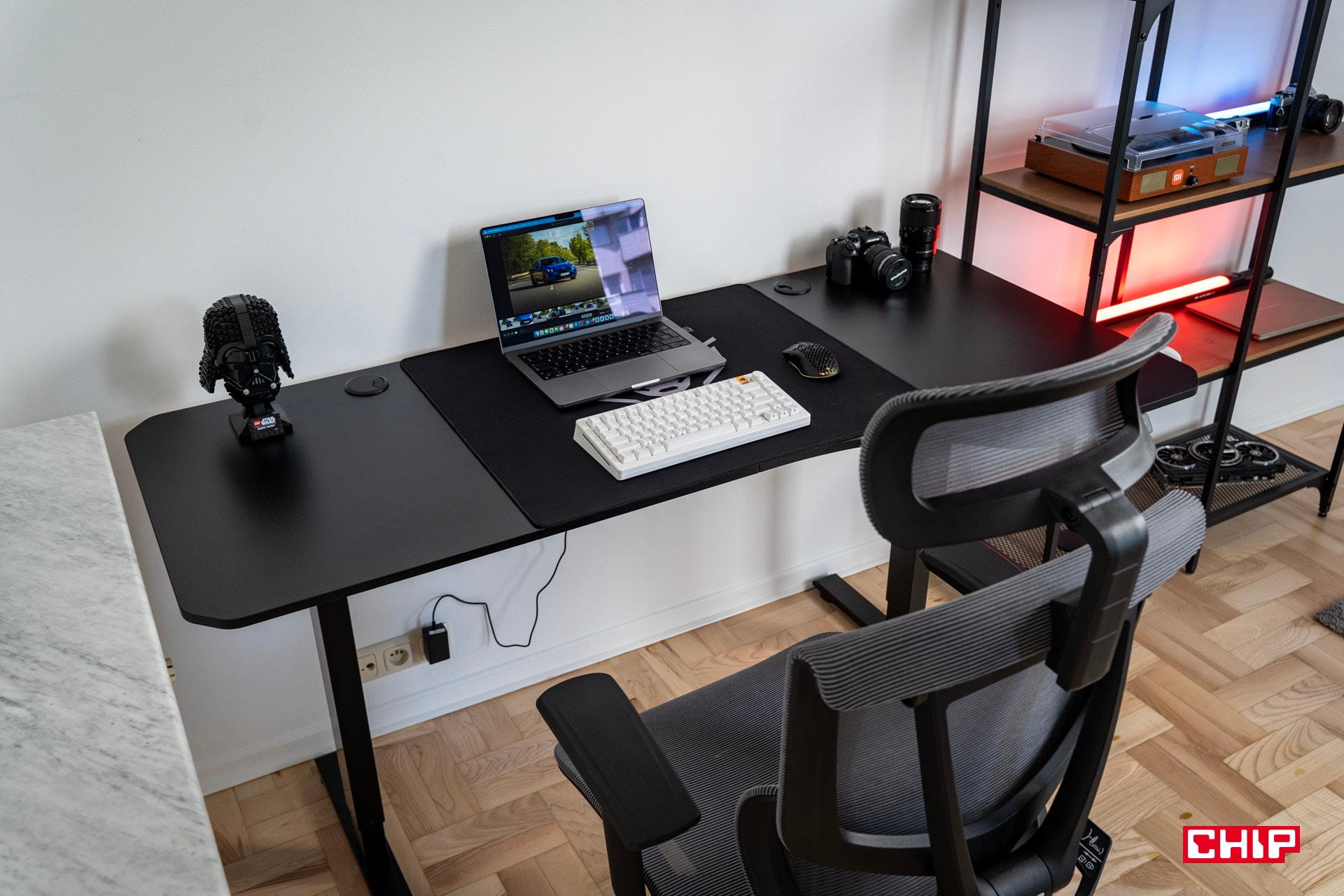 Test biurka Diablo X-Tensio 1600 – efektownie, wygodnie i w dobrej cenie