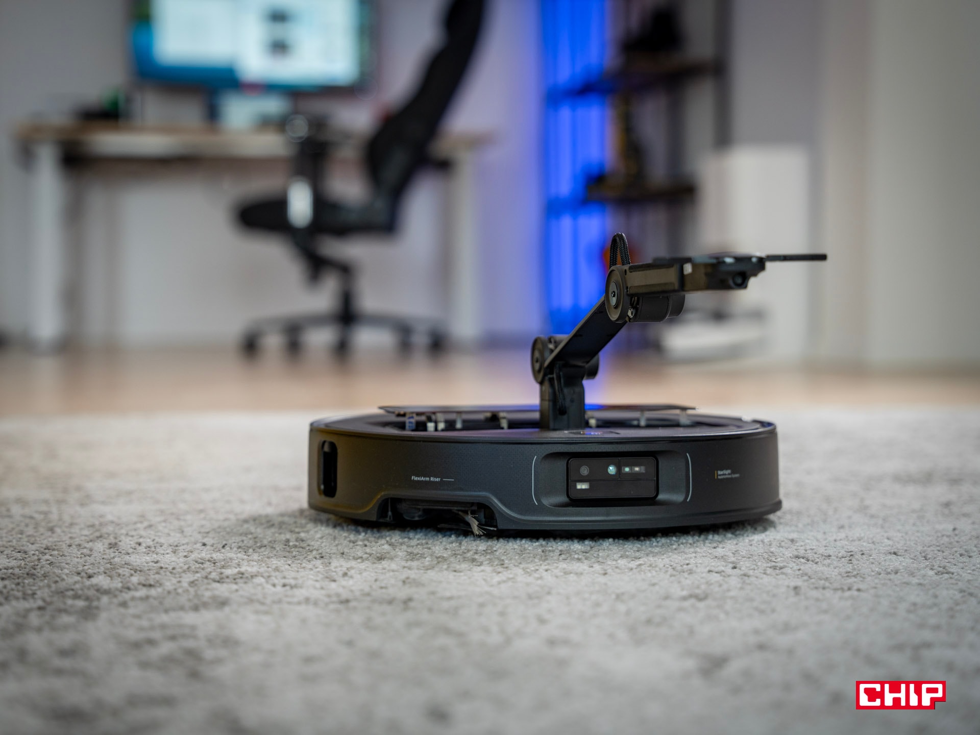 Roborock Saros Z70 – odkurzy i umyje podłogę oraz… pozbiera kapcie?