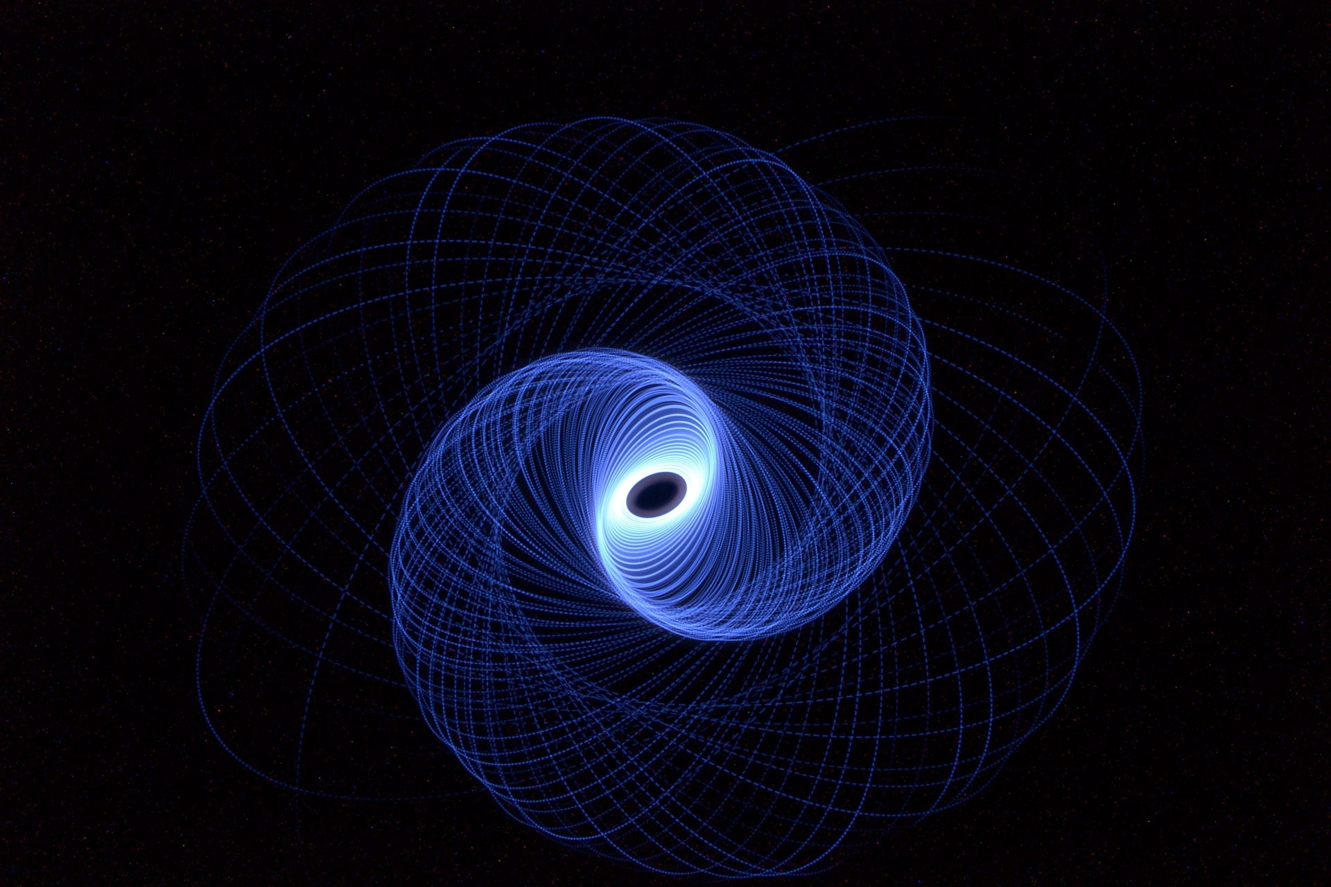 Lustro nie działa. Przełomowe odkrycie asymetrii w świecie kwantów