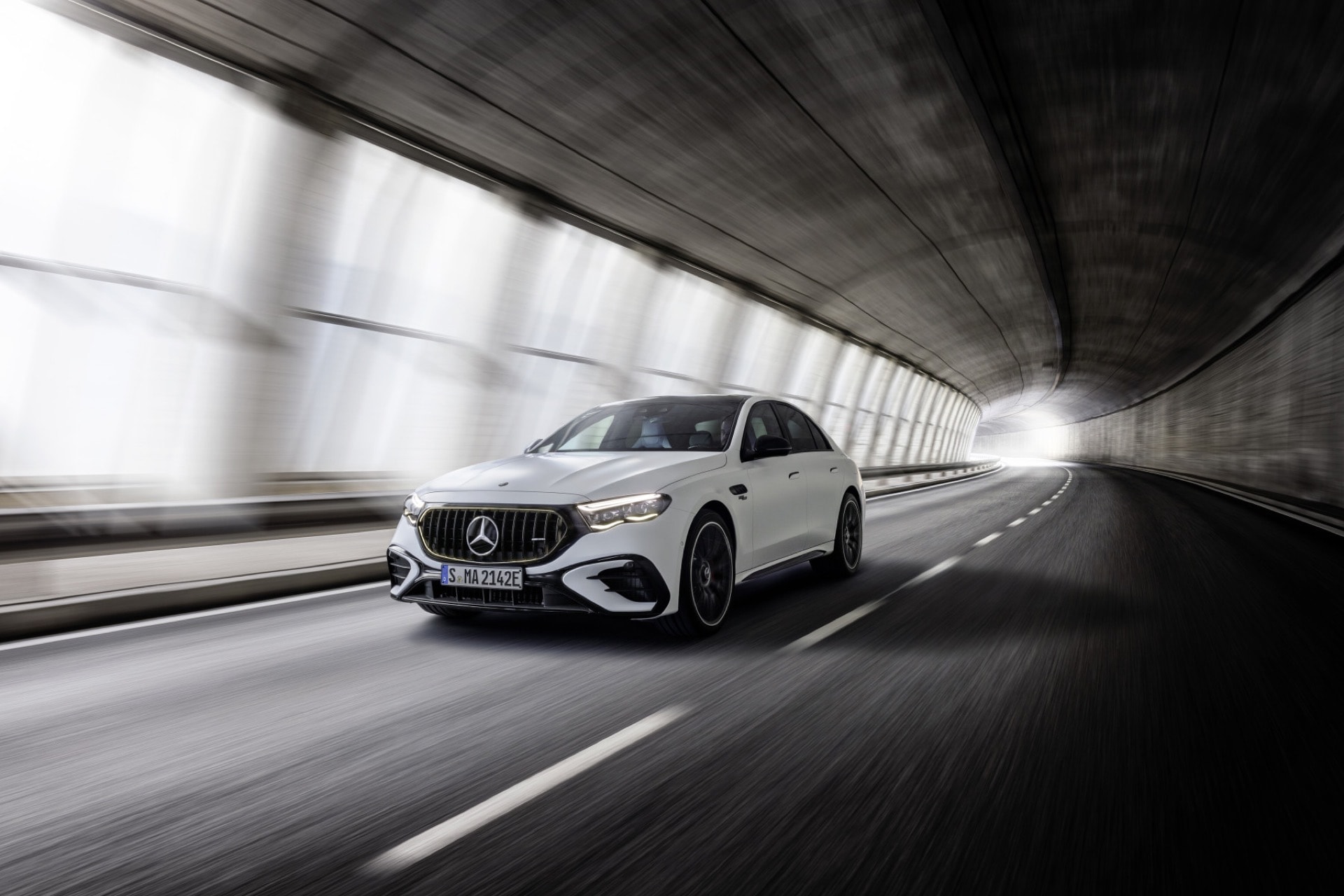 Mercedes-AMG E 53 HYBRID wjeżdża na polski rynek! 612 koni w potomku legendarnego Hammera