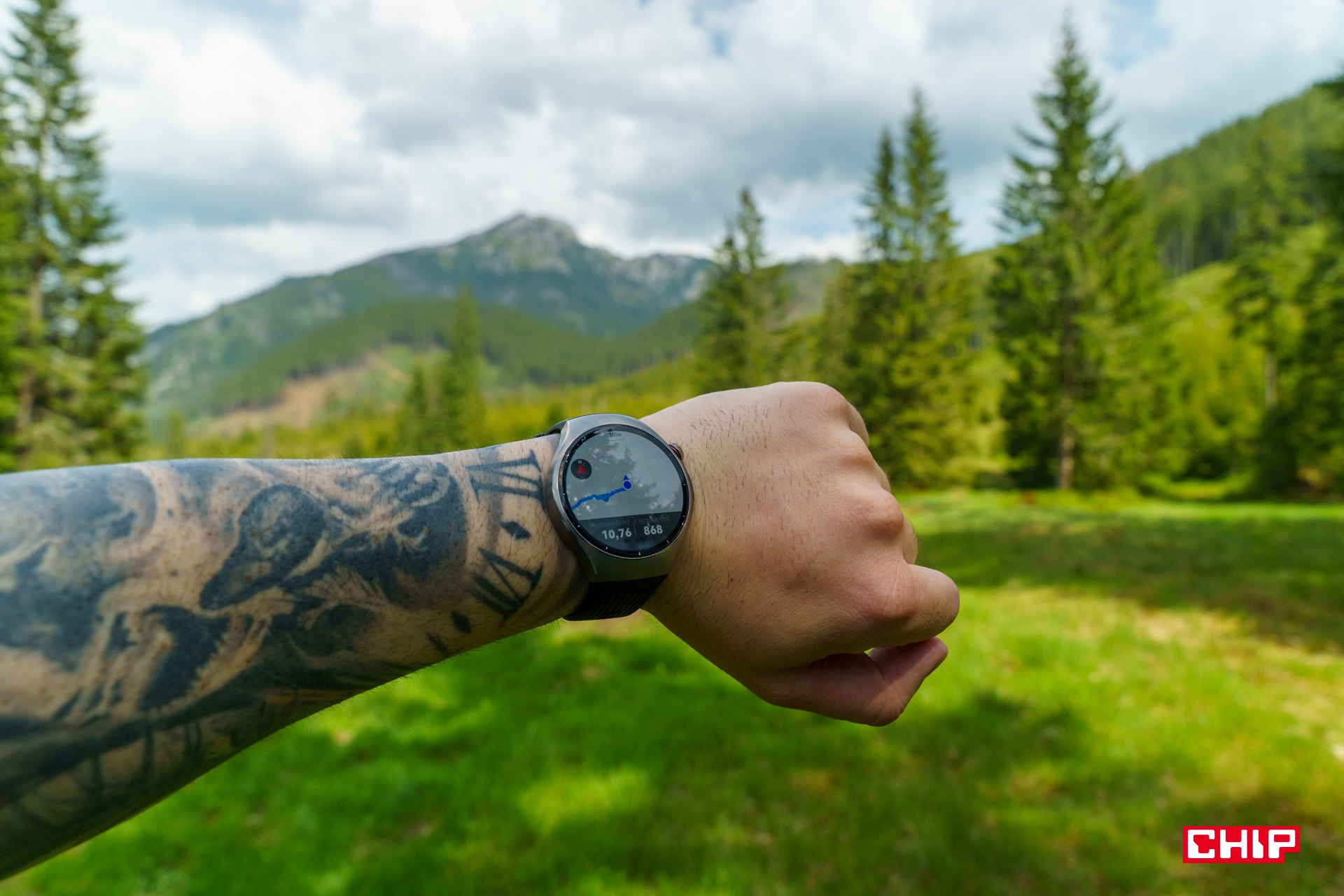 Smartwatch w górach – fanaberia czy przydatne narzędzie?