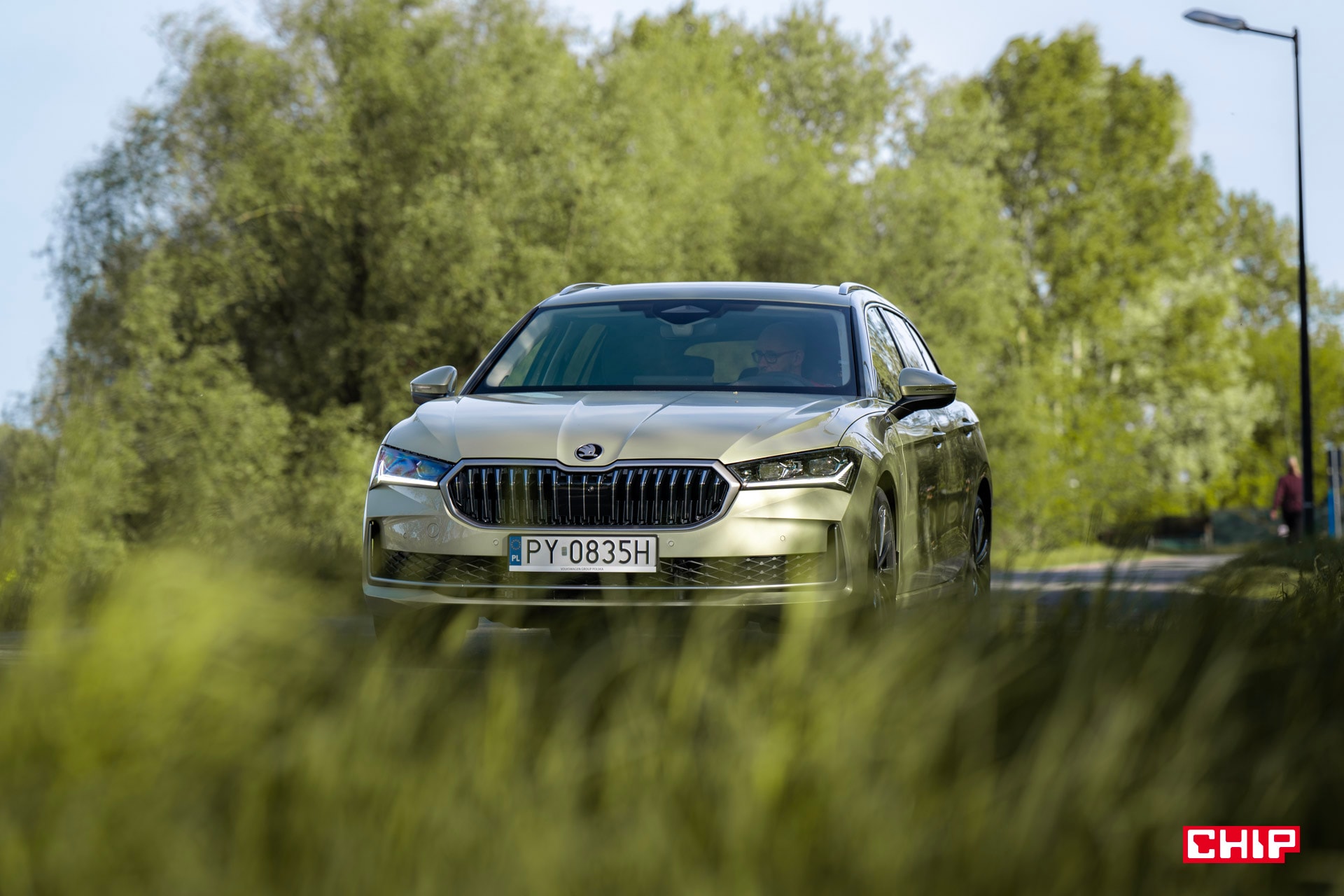 Test Skoda Superb Combi LK (2025). Celuje wysoko i całkiem precyzyjnie trafia