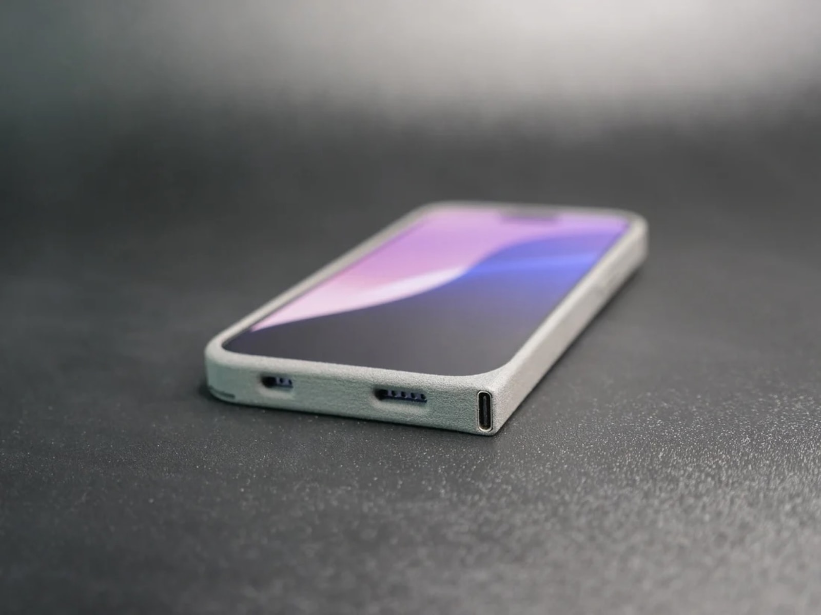 Genialne w swojej prostocie. Inżynier stworzył etui, które daje każdemu iPhone’owi port USB-C