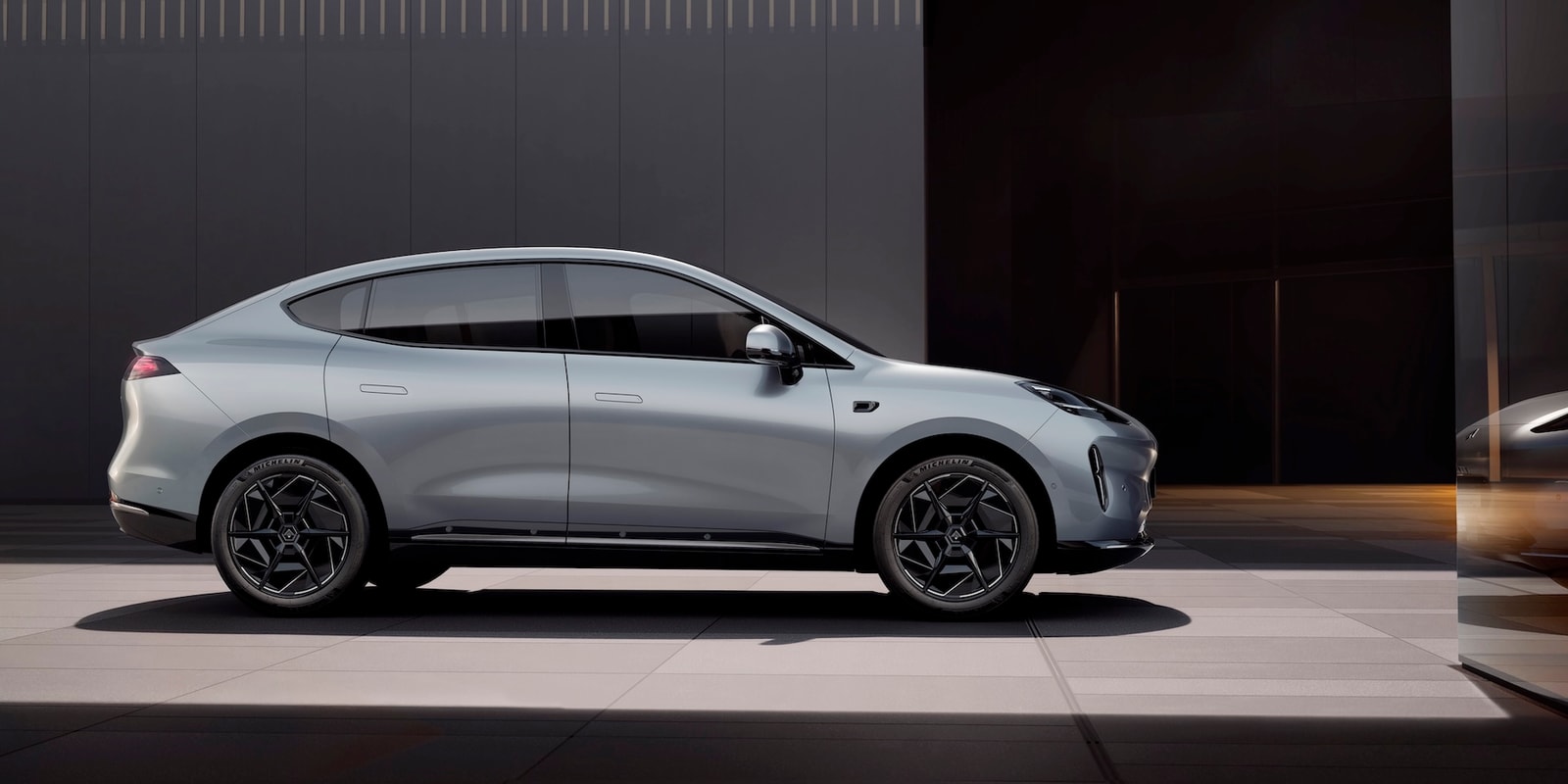 Hyptec HT – chiński elektryk z masażem i 22 głośnikami wkrótce w Polsce