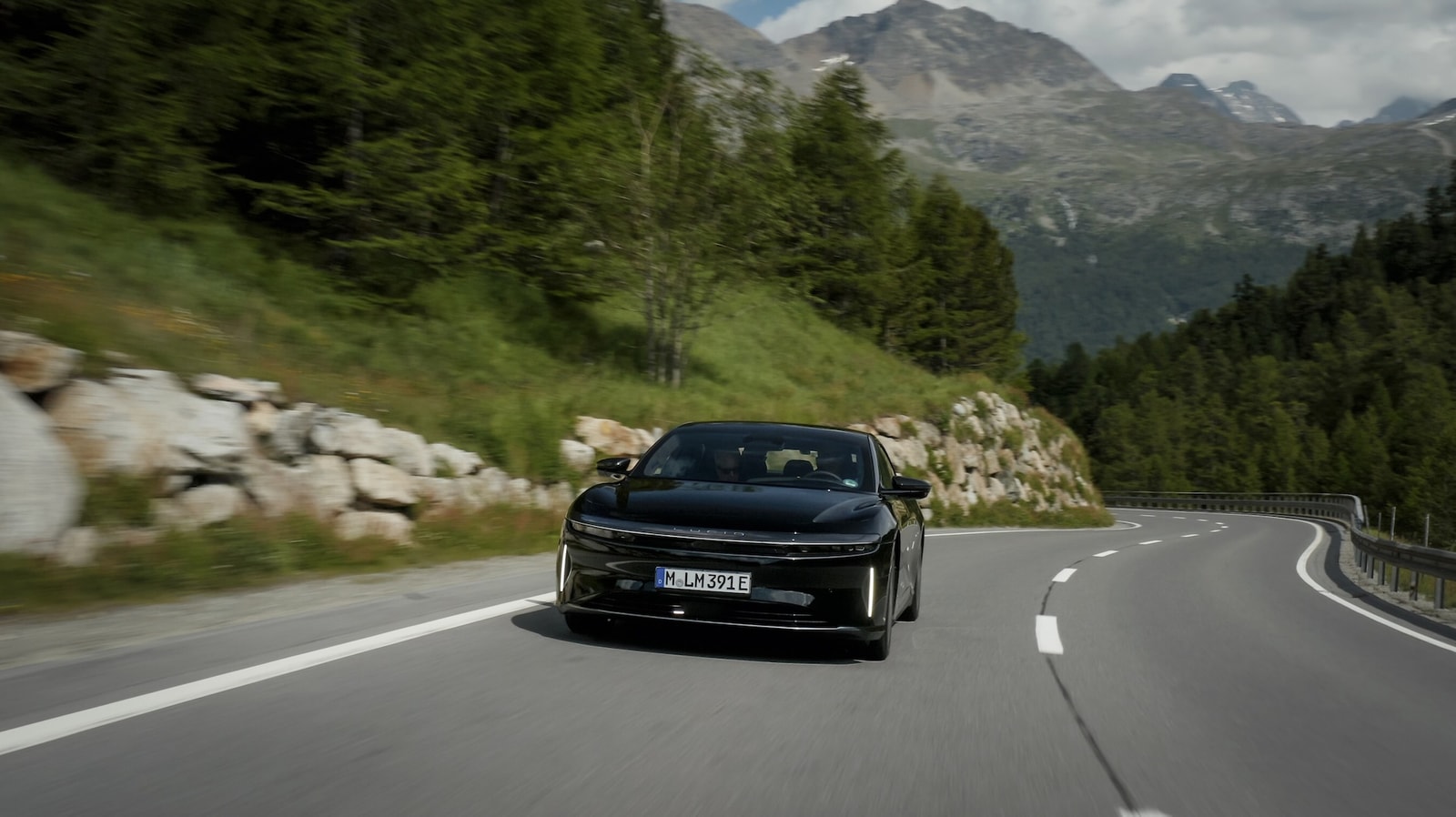 Słaby zasięg w elektrykach? Lucid Air Grand Touring przejechał 1205 km na jednym ładowaniu