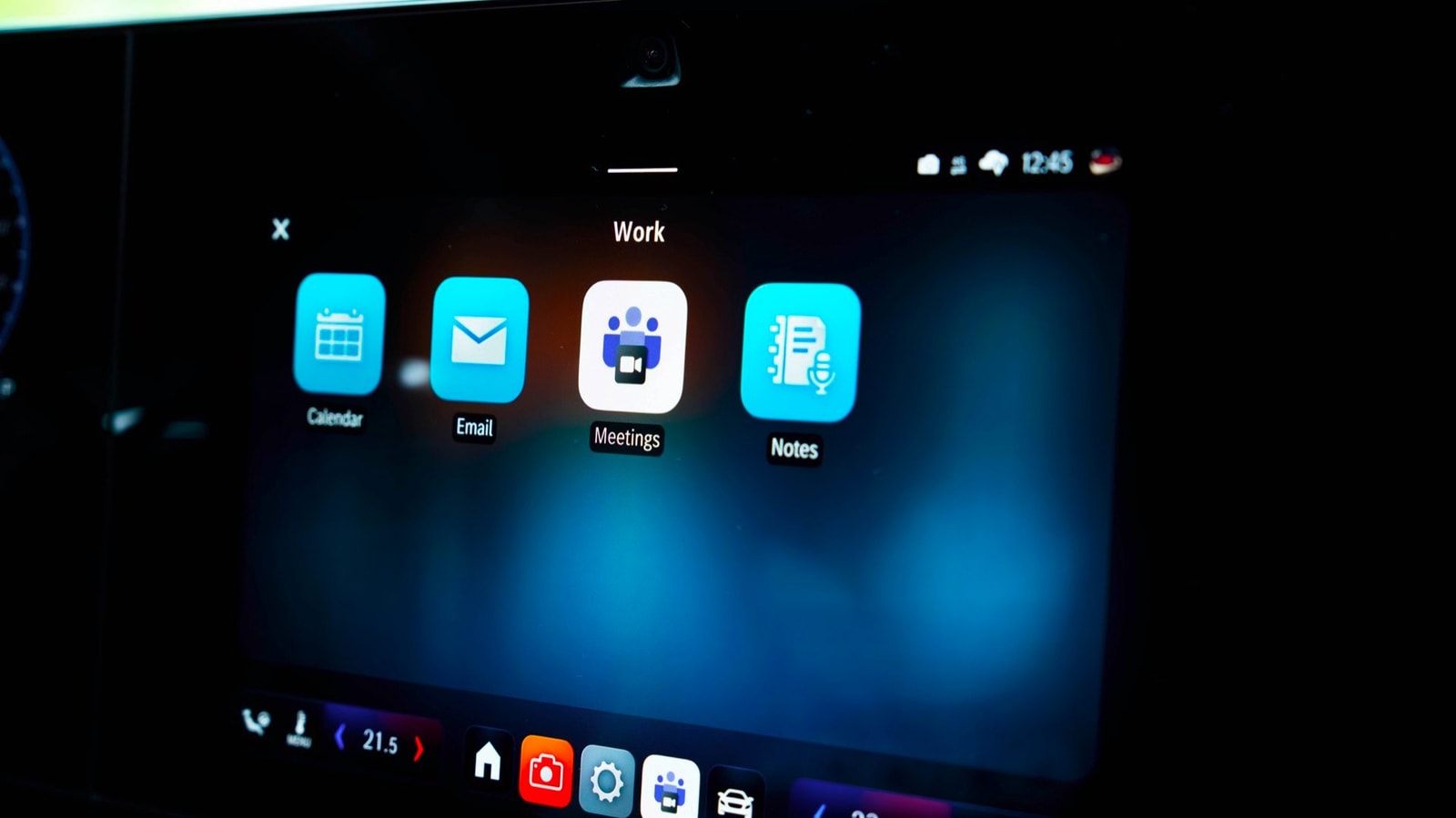 Mercedes-Benz und Microsoft erweitern ihre Zusammenarbeit: mehr Produktivität im Auto mit verbesserter Meetings App für Teams, Intune-Integration und Copilot 
Mercedes-Benz and Microsoft Expand Collaboration to Boost In-Car Productivity with Enhanced Meetings for Teams App, Intune Integration and Copilot

