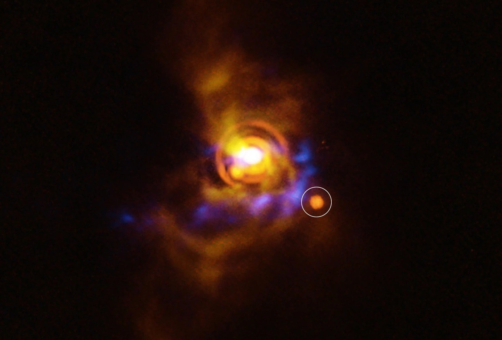 Protoplaneta uwieczniona w niesamowitym momencie. Czegoś takiego jeszcze nie było