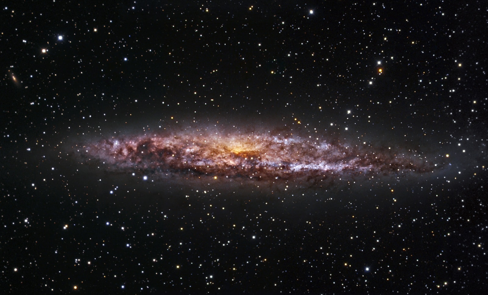 Zagadkowy obiekt w galaktyce NGC 4945. Punctum nie pasuje do znanych definicji