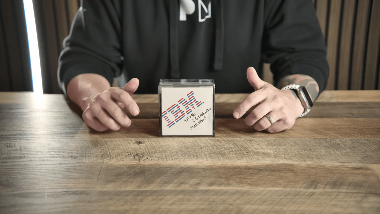 Podziwiam takie projekty. YouTuber stworzył od podstaw własną dyskietkę