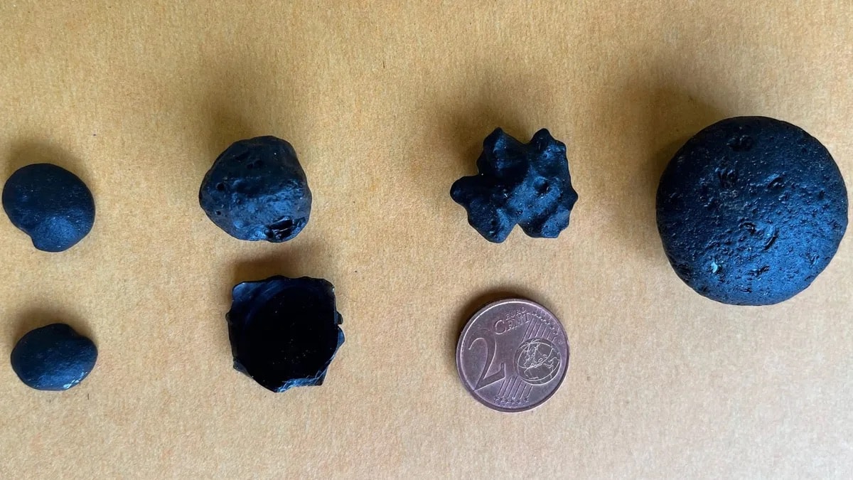 Szklane łzy Ziemi odnalezione w Australii. Naukowcy tropią ślady potężnego uderzenia