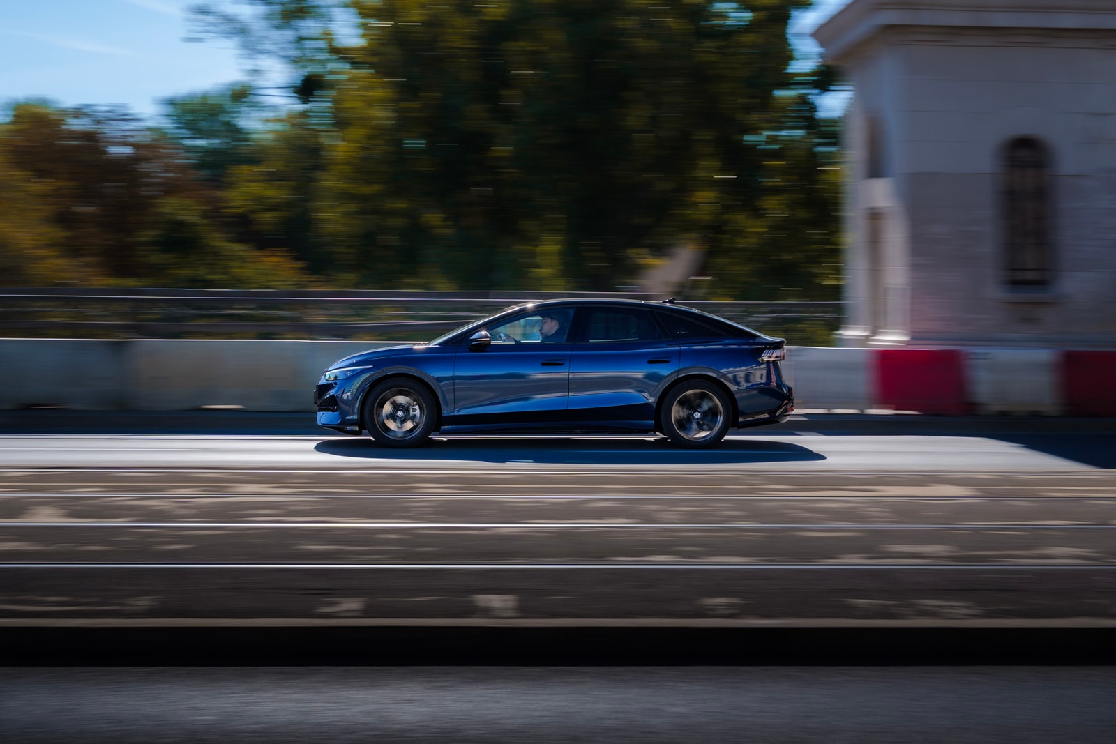 Elektromobilność w praktyce. Volkswagen Financial Services ułatwia drogę do zeroemisyjnej jazdy