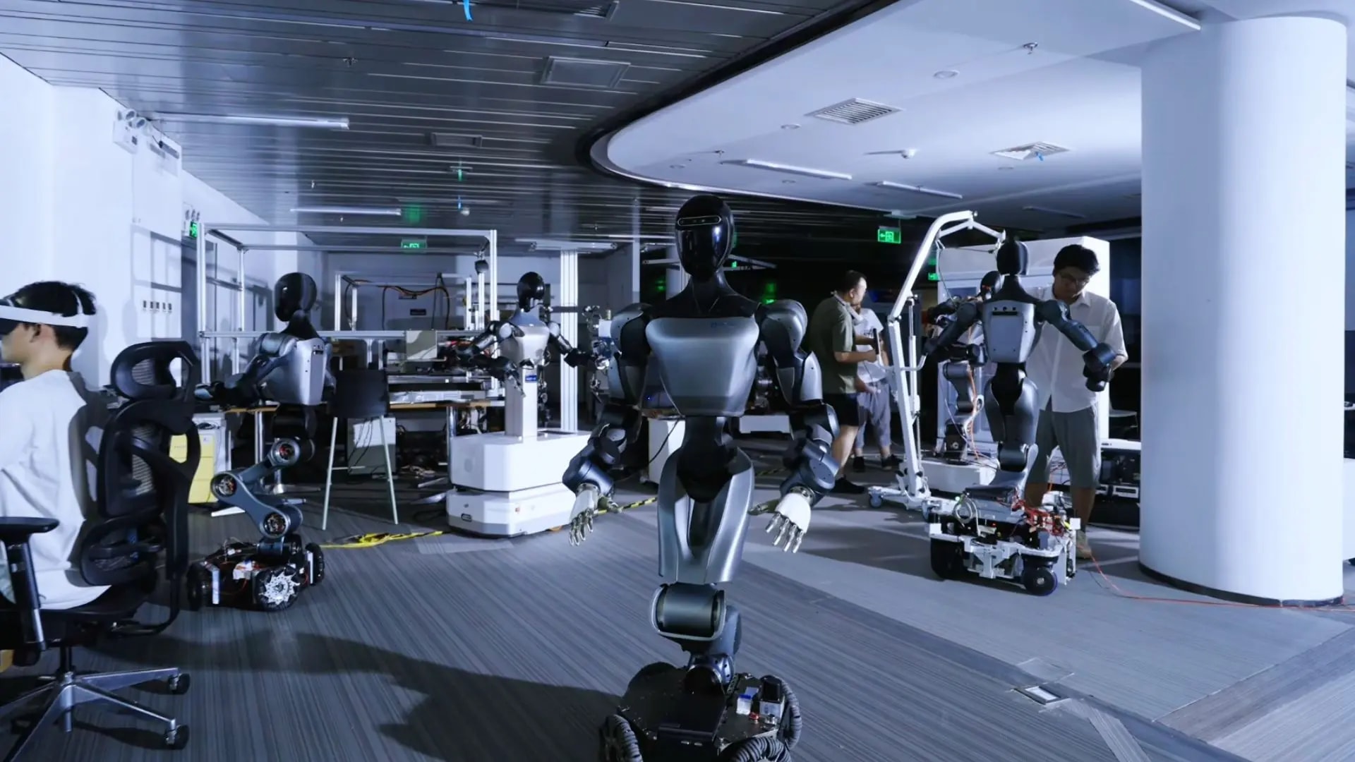 CATL wdraża roboty humanoidalne do pracy przy produkcji baterii litowych