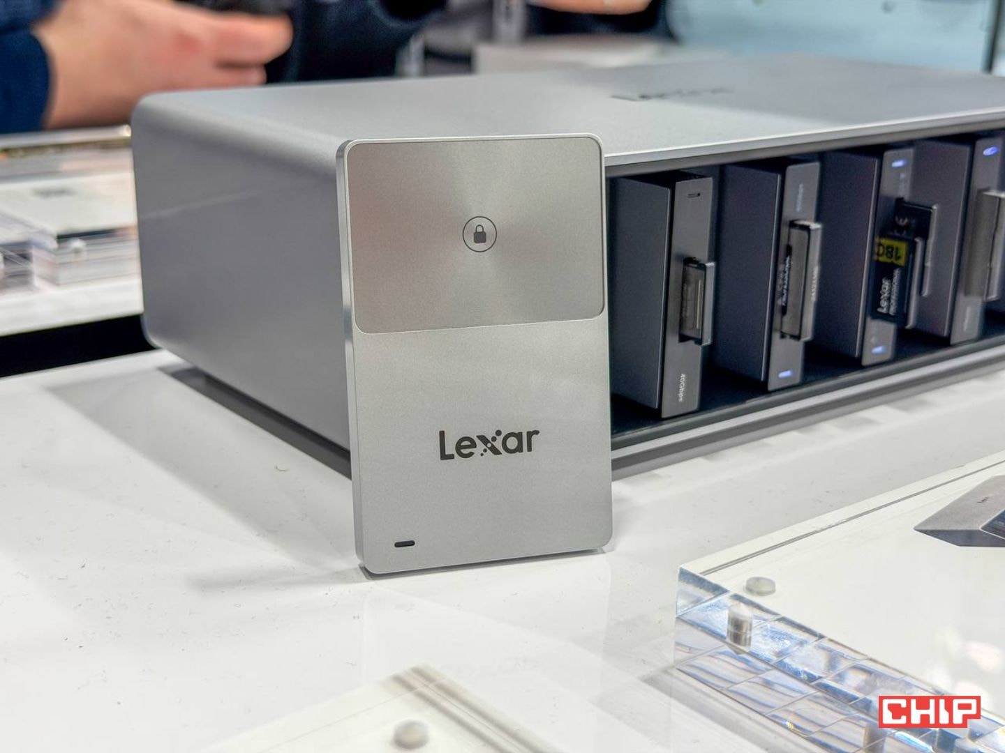 Lexar na CES 2026. 2 TB w microSD i dysk z blokadą jak płatność telefonem