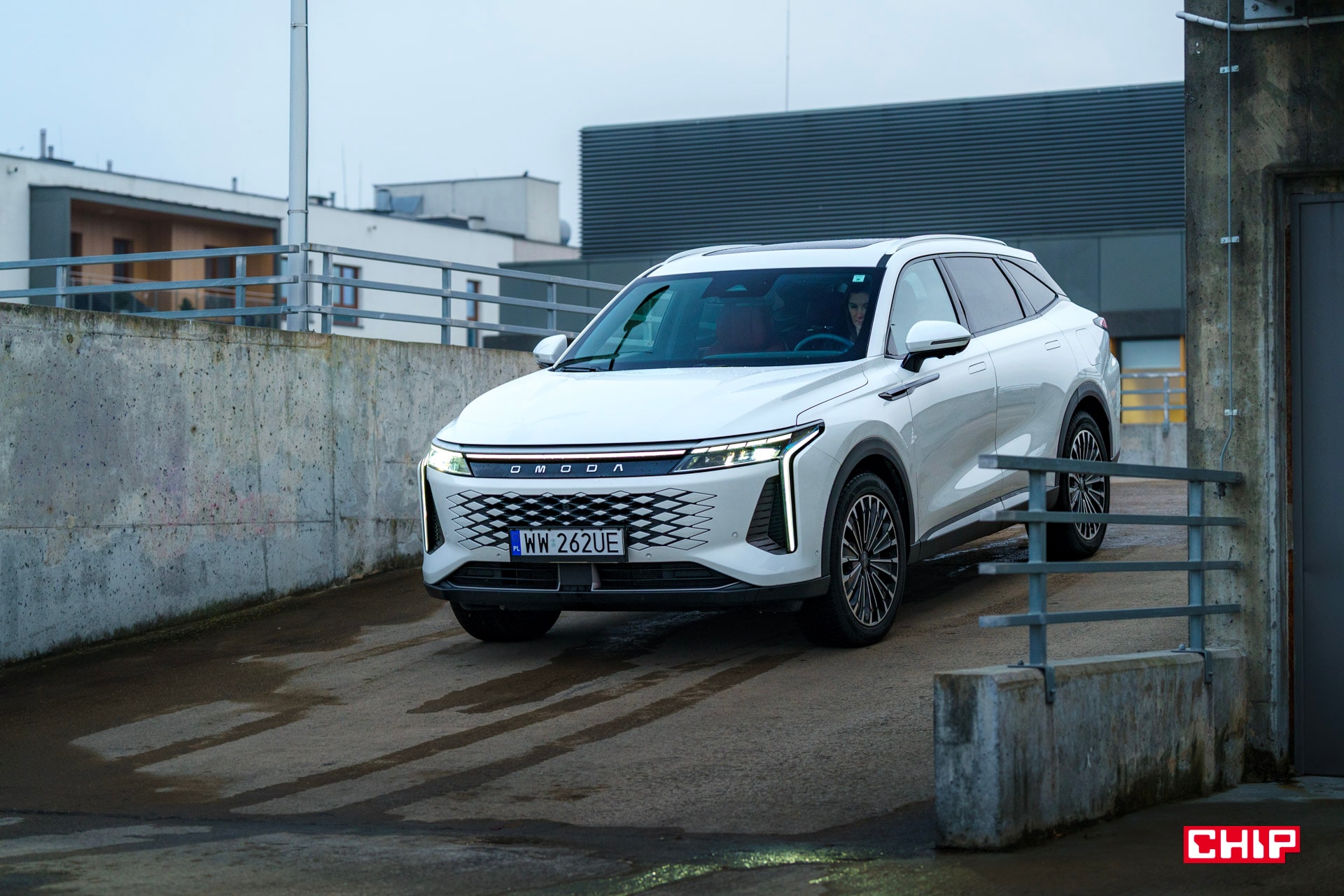 Test Omoda 9 Super Hybrid – chińskie pomysły na polskiego klienta. Czy działają?