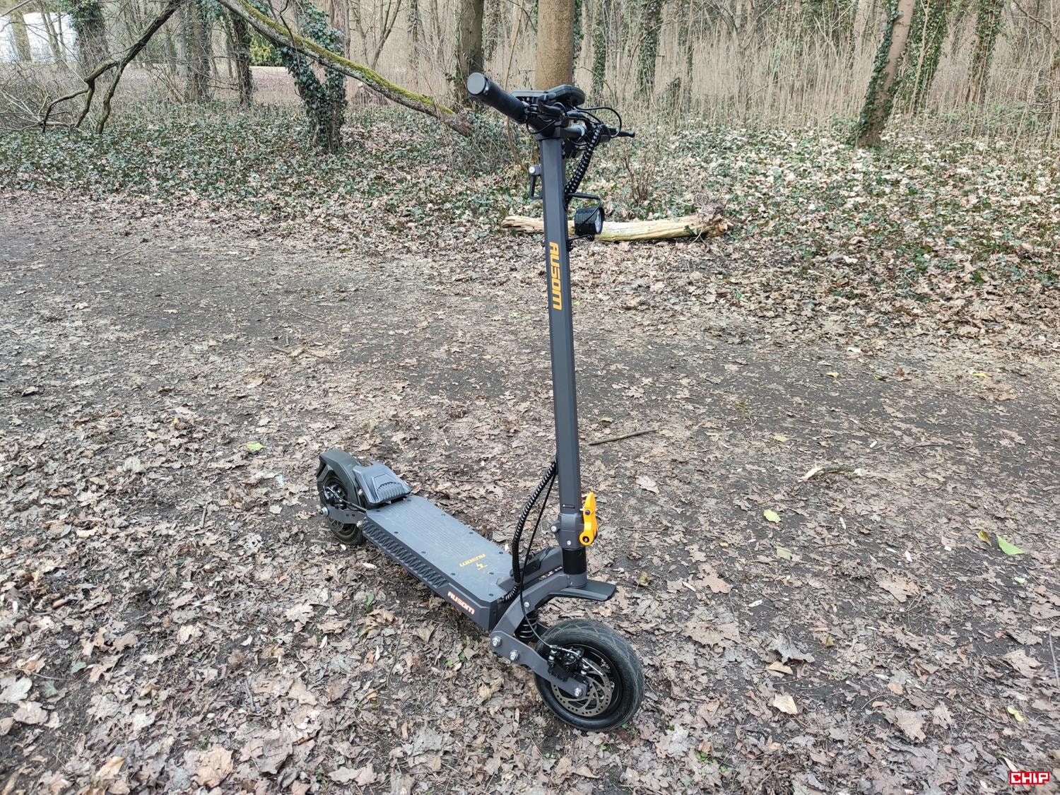 Test Ausom Gosoul 2. Hulajnoga elektryczna bardzo dobrze spisująca się w mieście