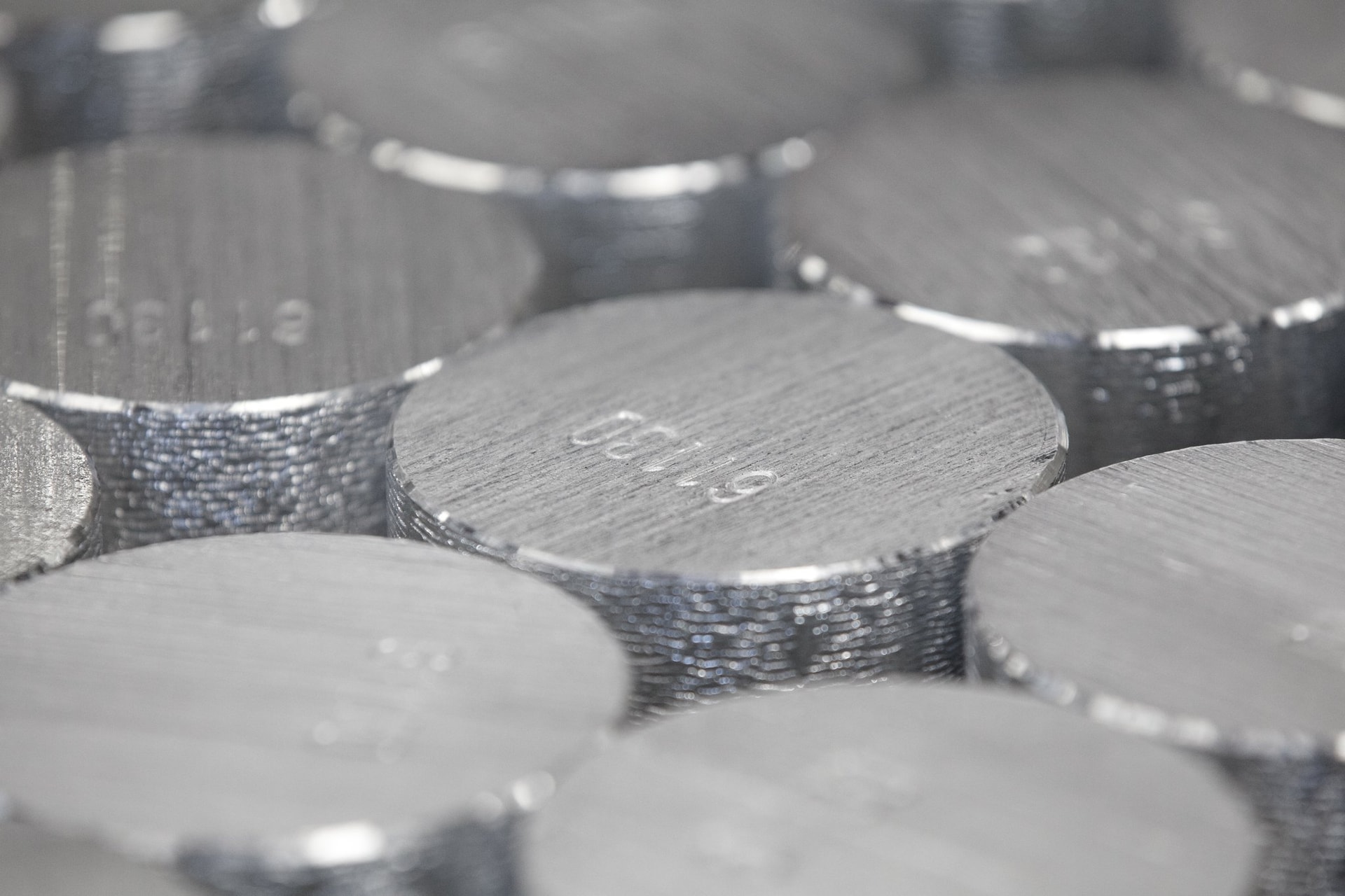 Naukowcy odkryli nową formę aluminium. Ma takie właściwości, że może zastąpić krytyczne składniki 