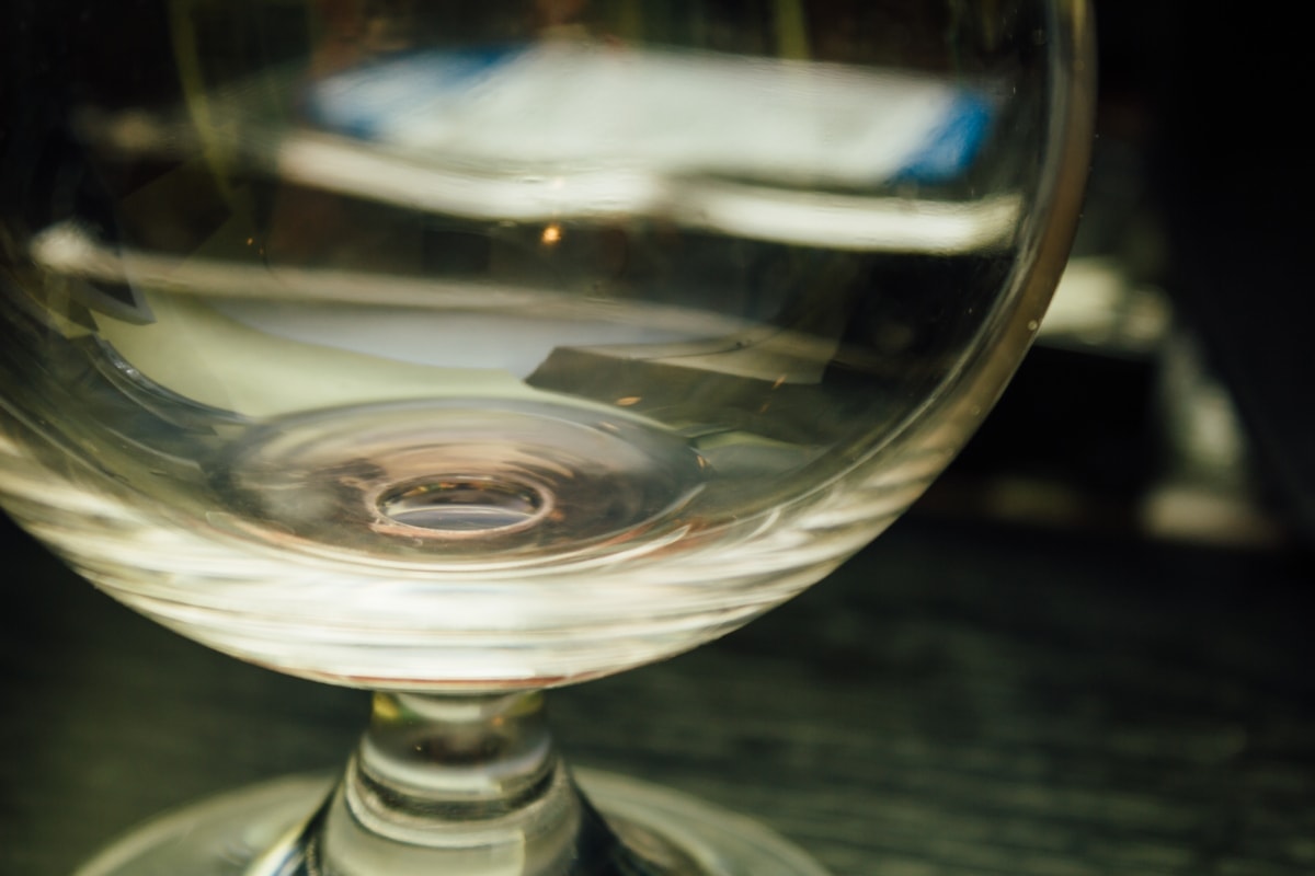 Fizycy połączyli chaos ze strukturą i powstało coś niezwykłego. Idealne szkło może zmienić technologię na zawsze