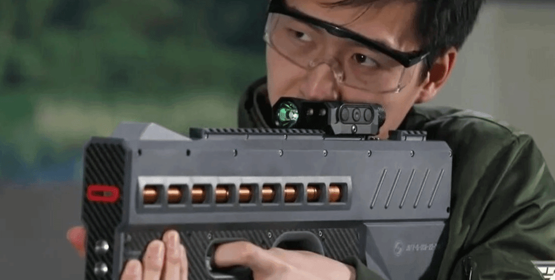 Bez huku, bez łusek i bez dymu. Chiny ścisnęły broń przyszłości do rozmiaru pistoletu