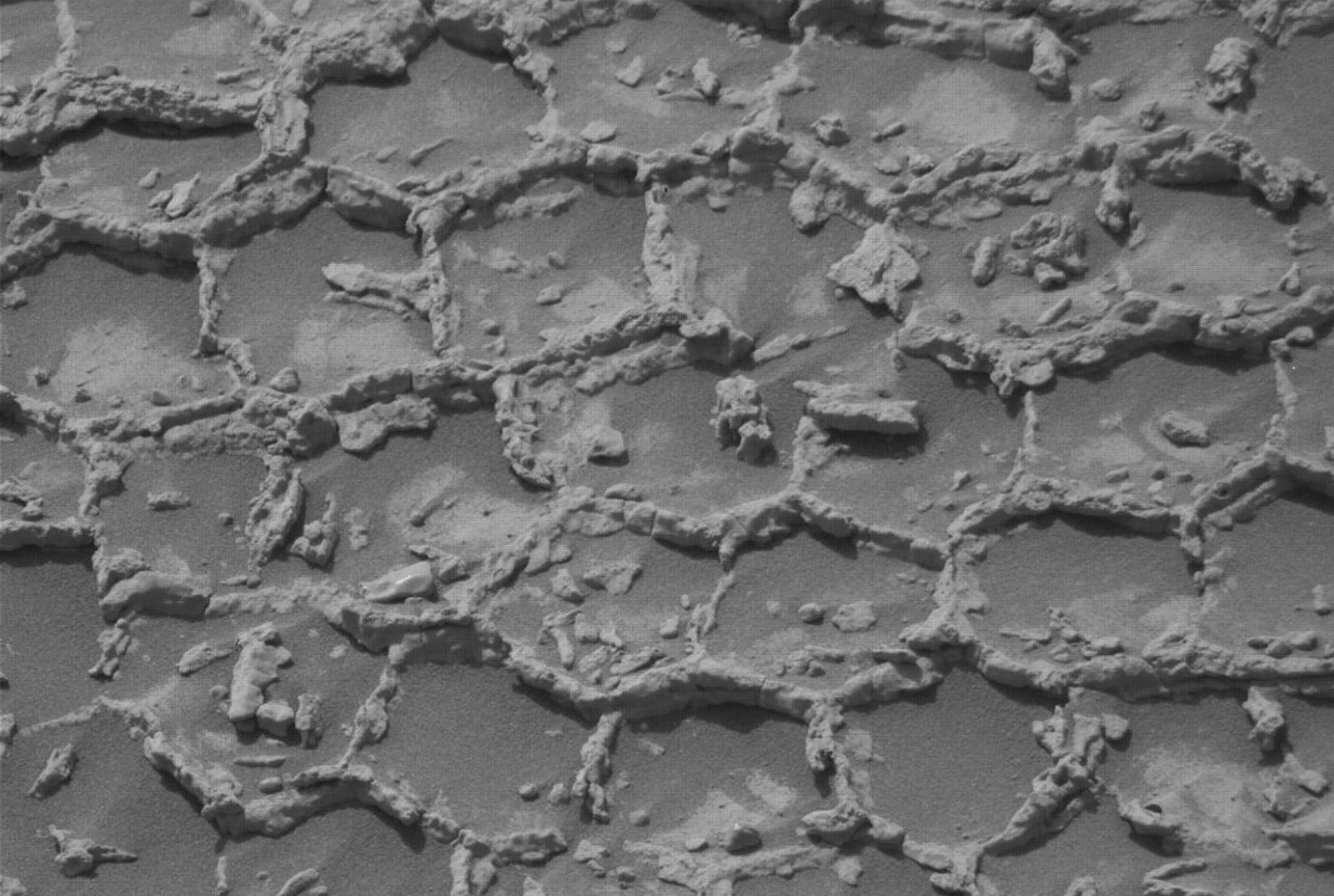 Curiosity odkrył na Marsie niezwykłe struktury. Jego powierzchnia przypomina gigantyczny plaster miodu