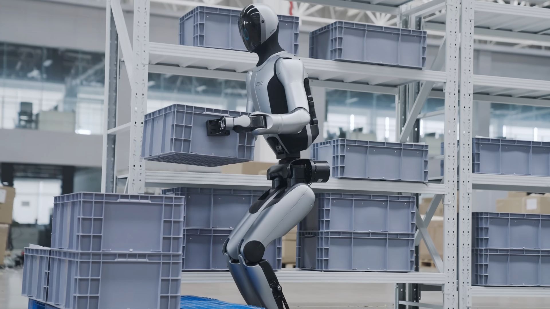 Chińskie granice pod kontrolą robotów humanoidalnych. Czy Walker S2 zrewolucjonizuje odprawy?
