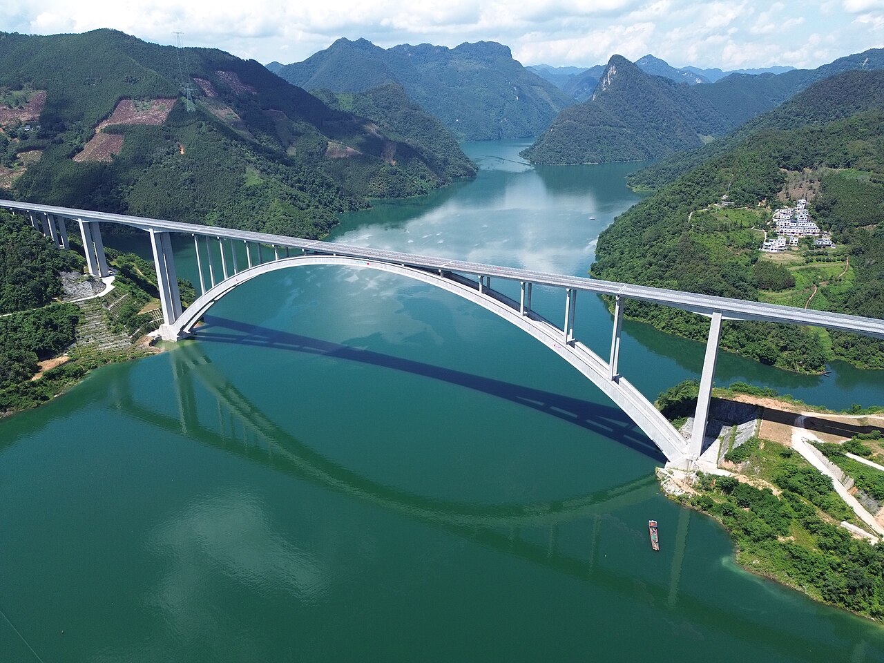 Chiny ustanowiły nowy rekord. Gigantyczny most przekroczył dotychczasową granicę 