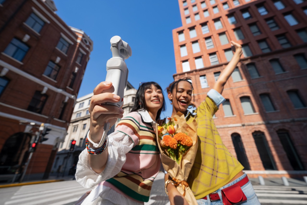Insta360
