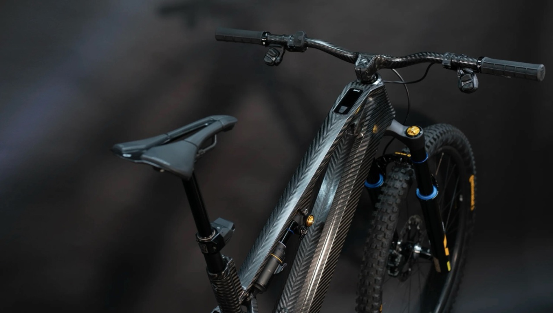 Ten elektryczny rower górski waży mniej niż większość typowych e-bike. Problem jest jeden