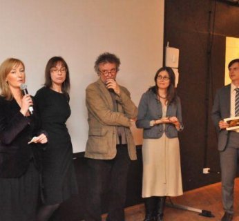 W Warszawie AURA została zaprezentowana w otoczeniu zdjęć Tomka Sikory i poezji Renaty Plagi