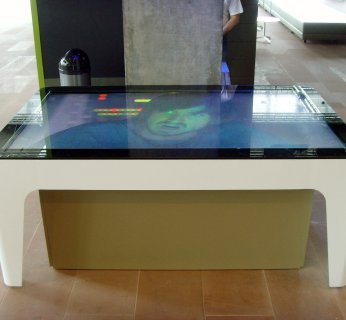 Technologia firmy Mindstorm pozwala na przekształcenie stolika w urządzenie o funkcjonalności zbliżonej do słynnego Surface Microsoftu.