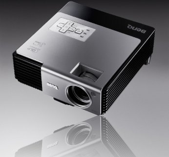 BenQ CP270 oferuje pełny zestaw gniazd PC i wideo, w tym jest kompatybilny z HDTV