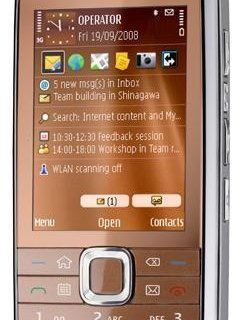 Telefon E75 mierzy 14,4 mm grubości, zaś waży 139 gramów