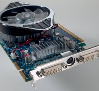 Jeżeli nie chcemy wydać więcej niż 500 zł na kartę graficzną, Sapphire Radeon HD 4830 512MB GDDR3 będzie dobrym wyborem.