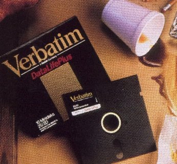 W latach 90. Verbatim osiągnął pozycję lidera rynku dyskietek, które jednak już wówczas zaczęły być wypierane przez nośniki magnetooptyczne, a następnie płyty CD