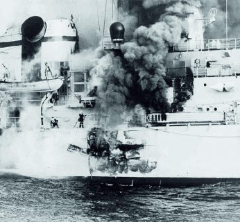 1982 - HMS Sheffield - Brytyjski niszczyciel został trafiony rakietą podczas wojny na Falklandach i zatonął. Powód: przed uderzeniem software samoczynnie przełączył system obrony statku w tryb